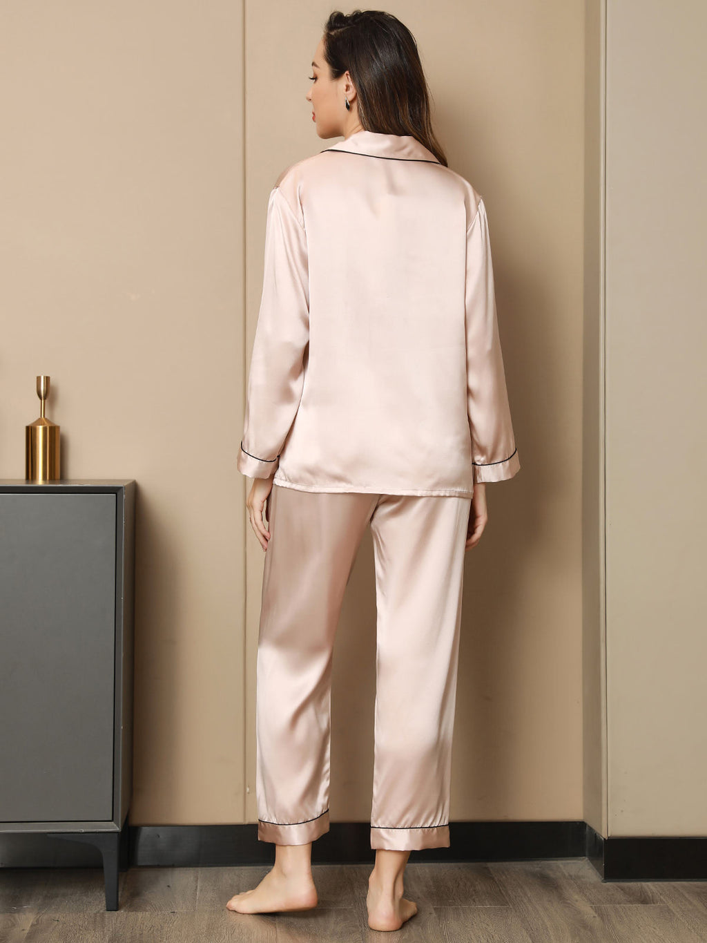 Pijama de Mujer de Seda Pura con Manga Larga y Cuello de Solapas