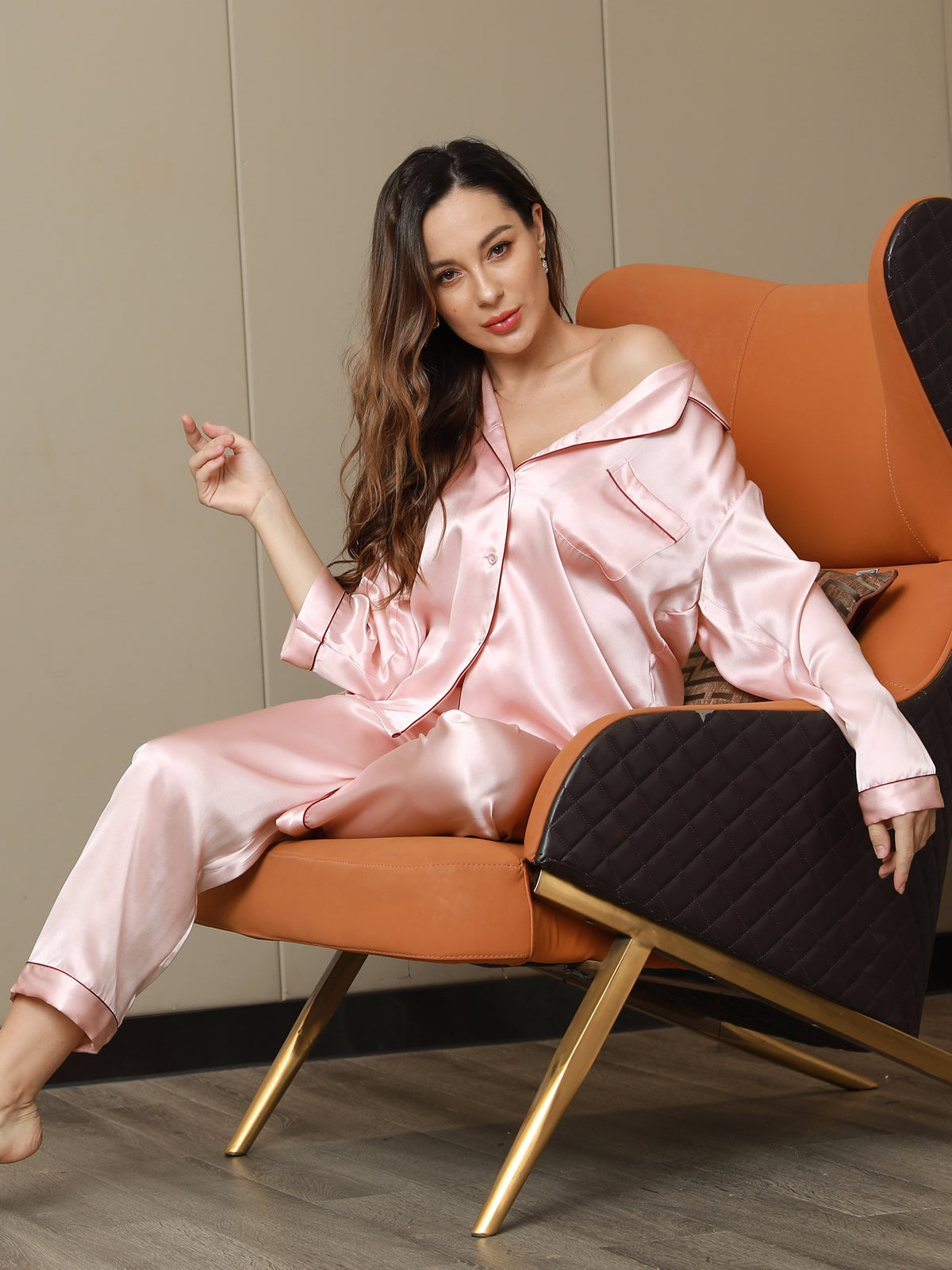 Pijama de Mujer de Seda Pura con Manga Larga y Cuello de Solapas