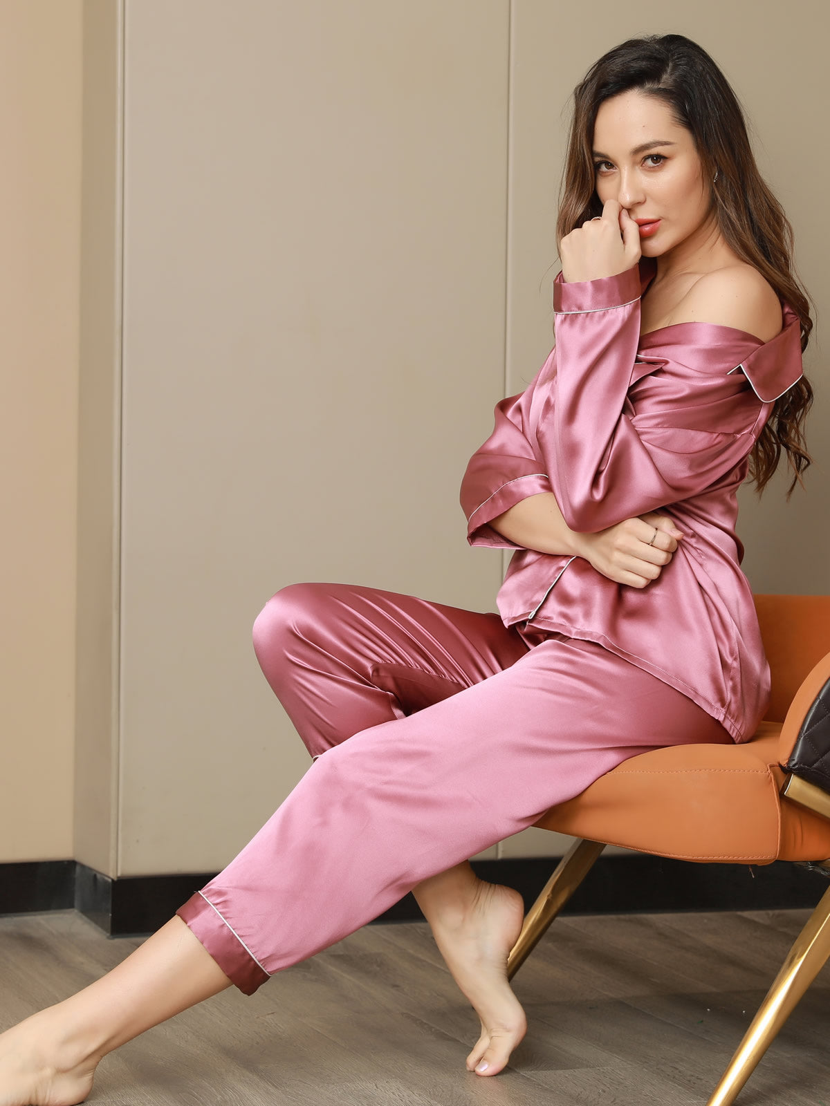 Pijama de Mujer de Seda Pura con Manga Larga y Cuello de Solapas