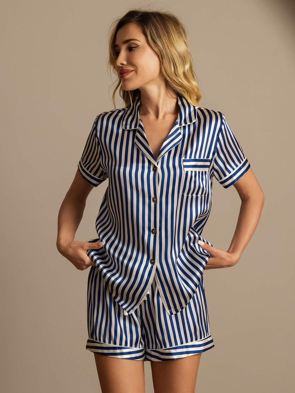Conjunto De Pijama Para Mujer En Seda Pura Estampado A Rayas Manga Corta Cuello Notch Con Shorts
