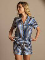 Conjunto De Pijama Para Mujer En Seda Pura Estampado A Rayas Manga Corta Cuello Notch Con Shorts