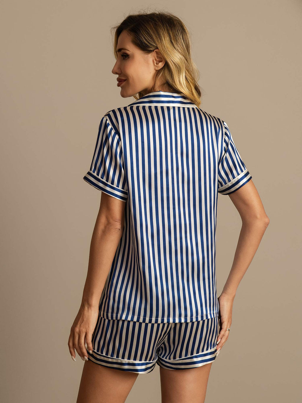 Conjunto De Pijama Para Mujer En Seda Pura Estampado A Rayas Manga Corta Cuello Notch Con Shorts