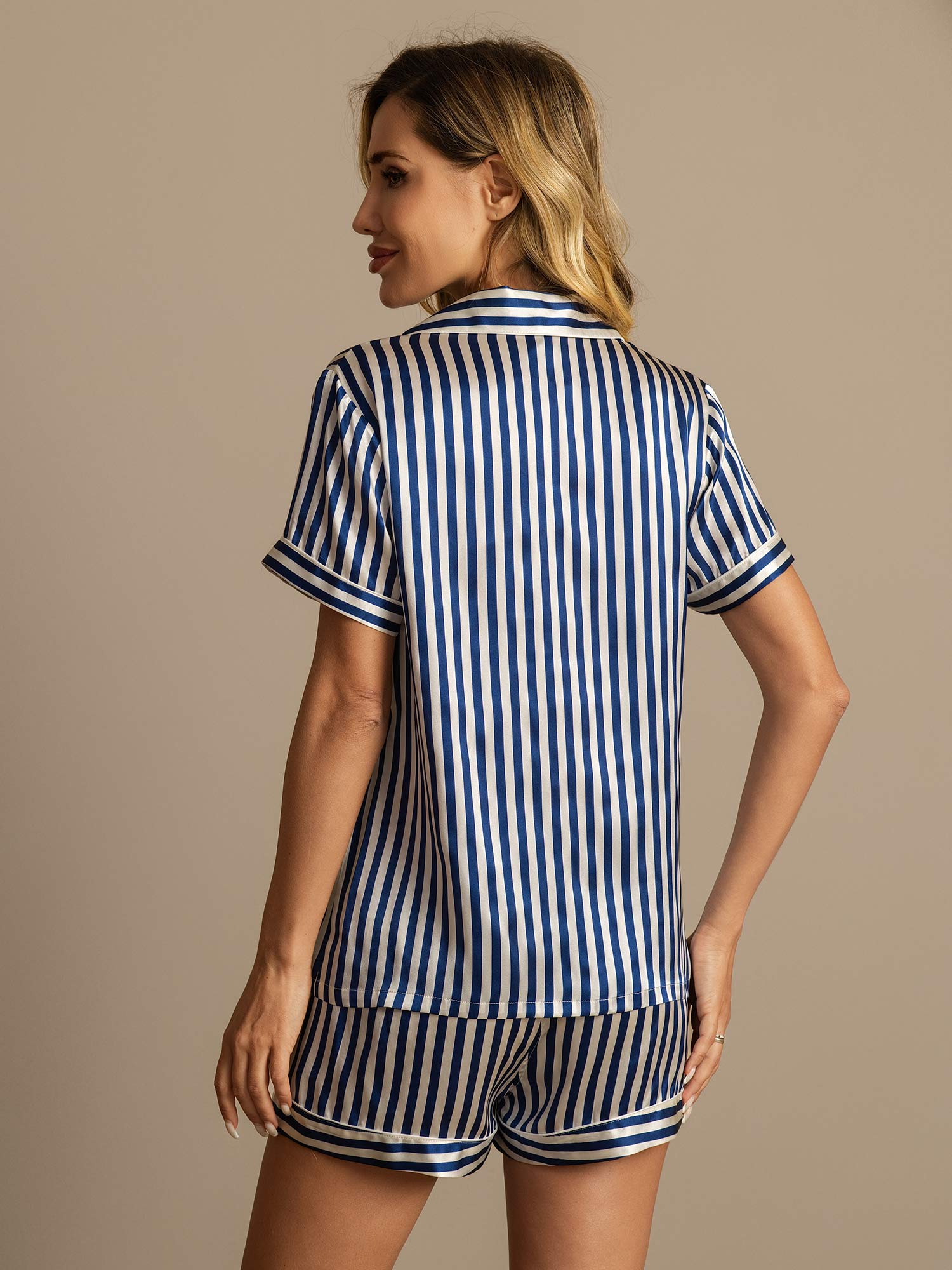 Conjunto De Pijama Para Mujer En Seda Pura Estampado A Rayas Manga Corta Cuello Notch Con Shorts
