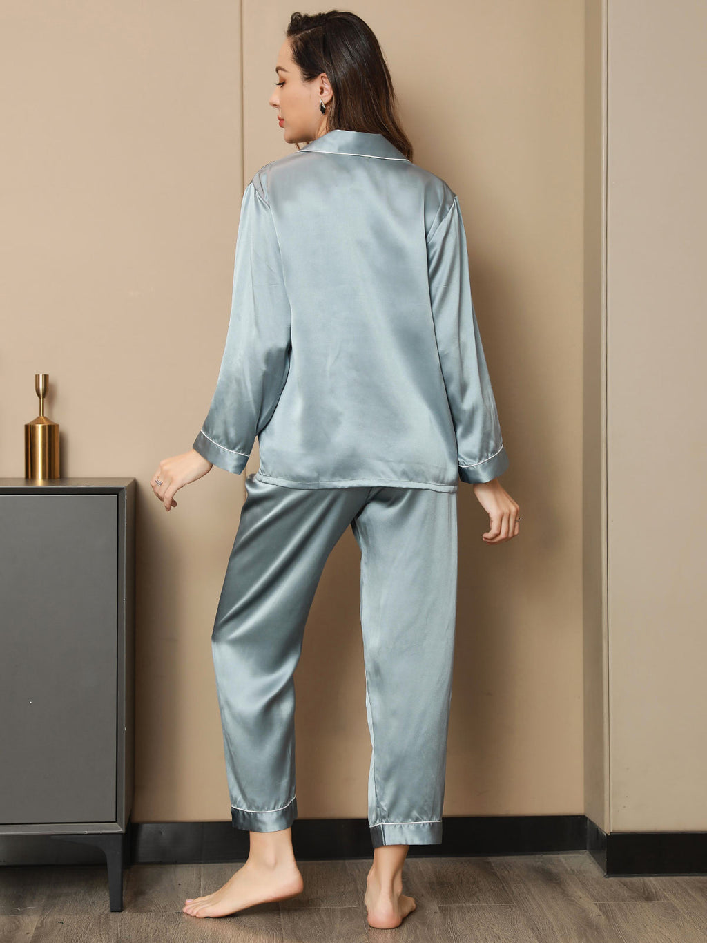 Pijama de Mujer de Seda Pura con Manga Larga y Cuello de Solapas