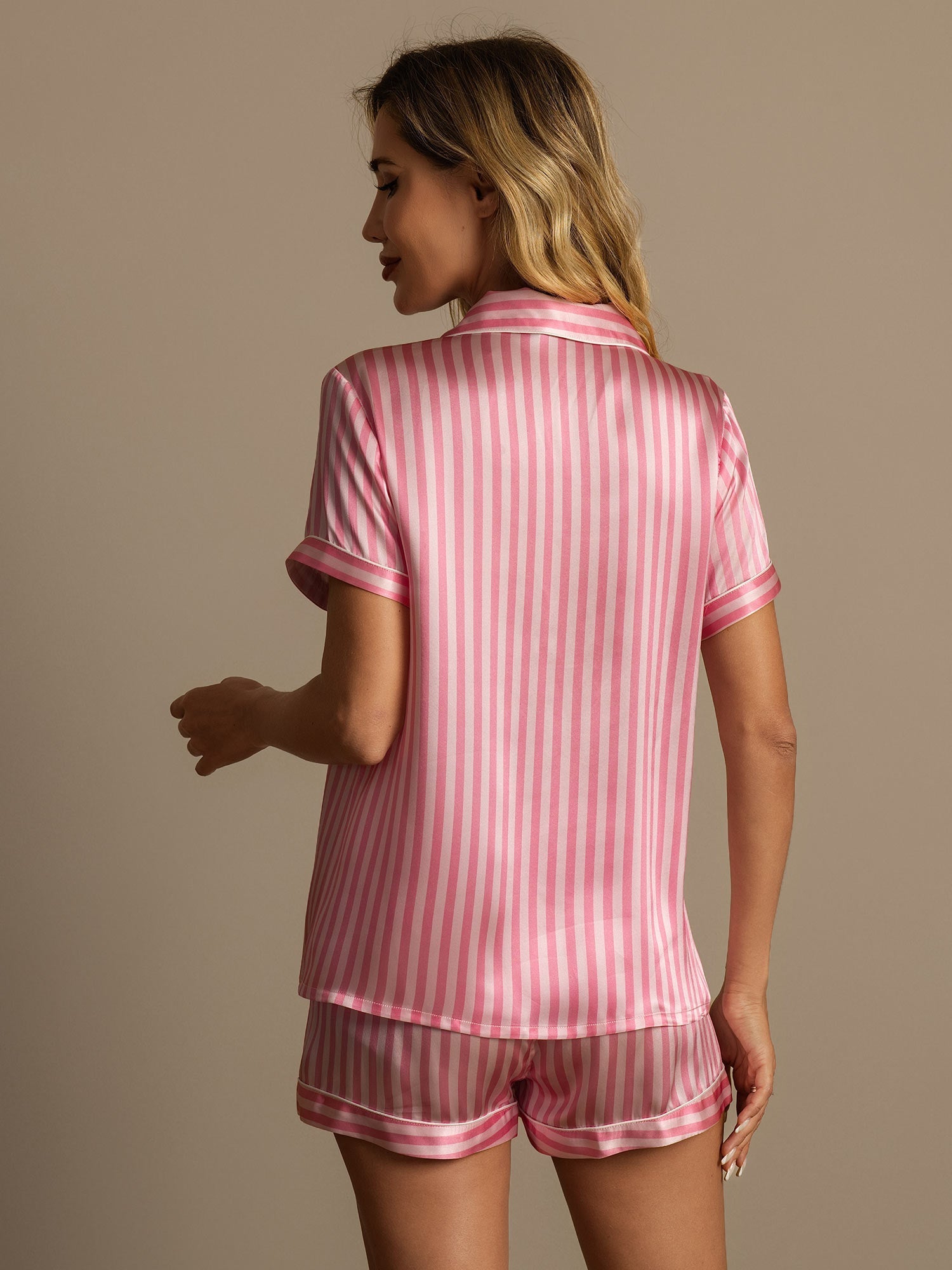 Conjunto De Pijama Para Mujer En Seda Pura Estampado A Rayas Manga Corta Cuello Notch Con Shorts
