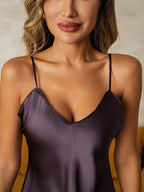Camisón Corto de Seda Pura con Tirantes Finos
