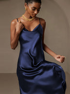Vestido largo de seda pura con tirantes finos y abertura