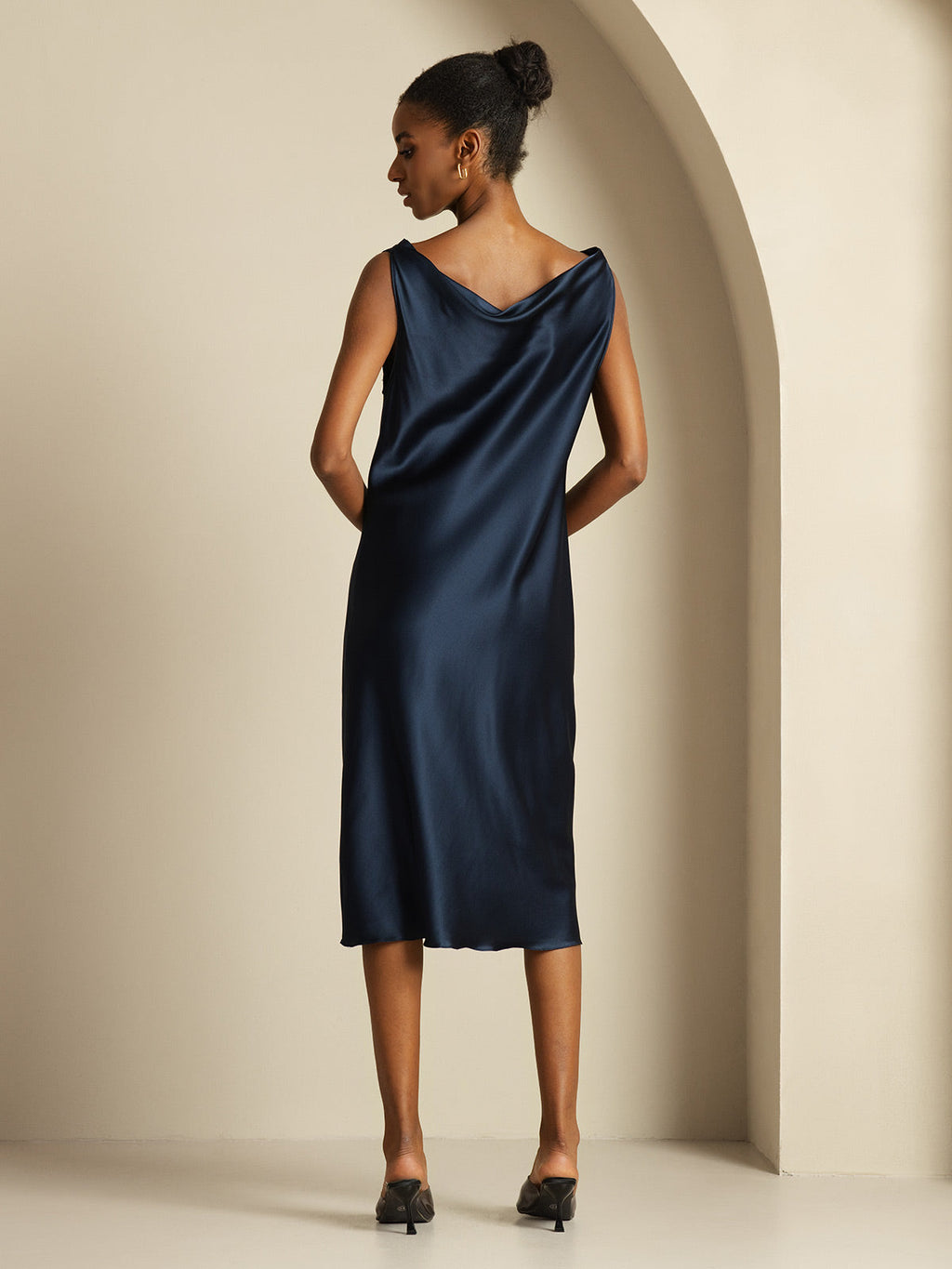 19Momme Vestido sin mangas de seda elegante con escote drapeado