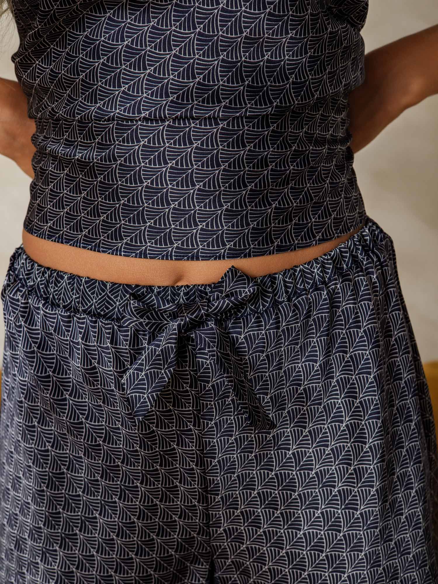 Seda Pura Estampado Ginkgo Azul Marino Conjunto Camisola Tirantes Finos Escote En V