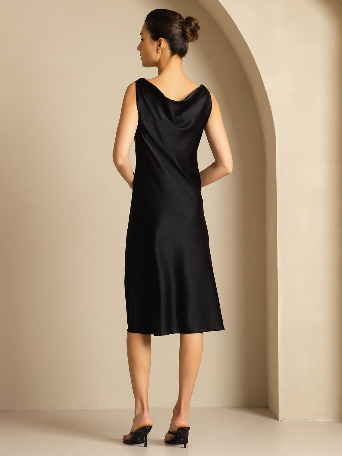 19Momme Vestido sin mangas de seda elegante con escote drapeado