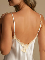 Camisón Corto De Seda De Morera 100% Con Tirantes Finos Y Espalda En V De Encaje