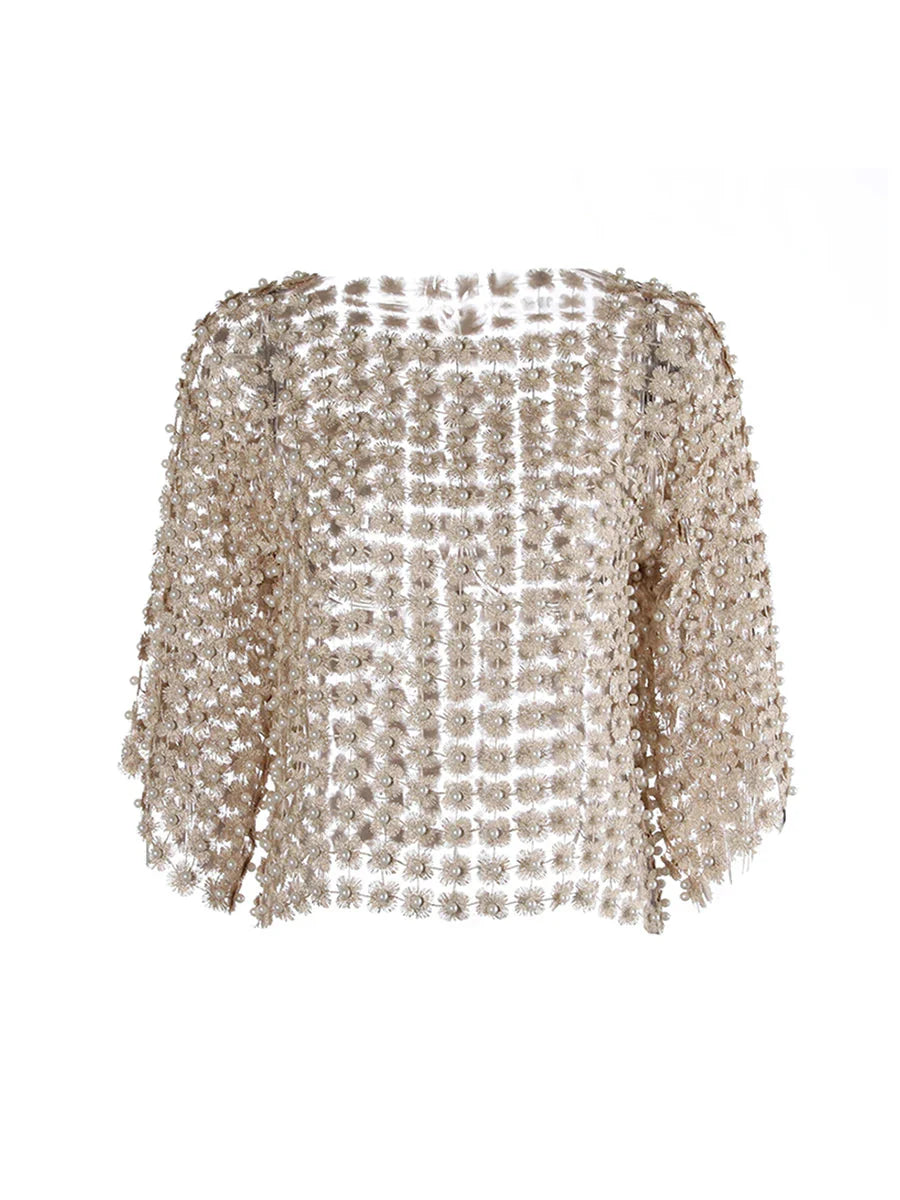 Camiseta con perlas de patchwork caladas