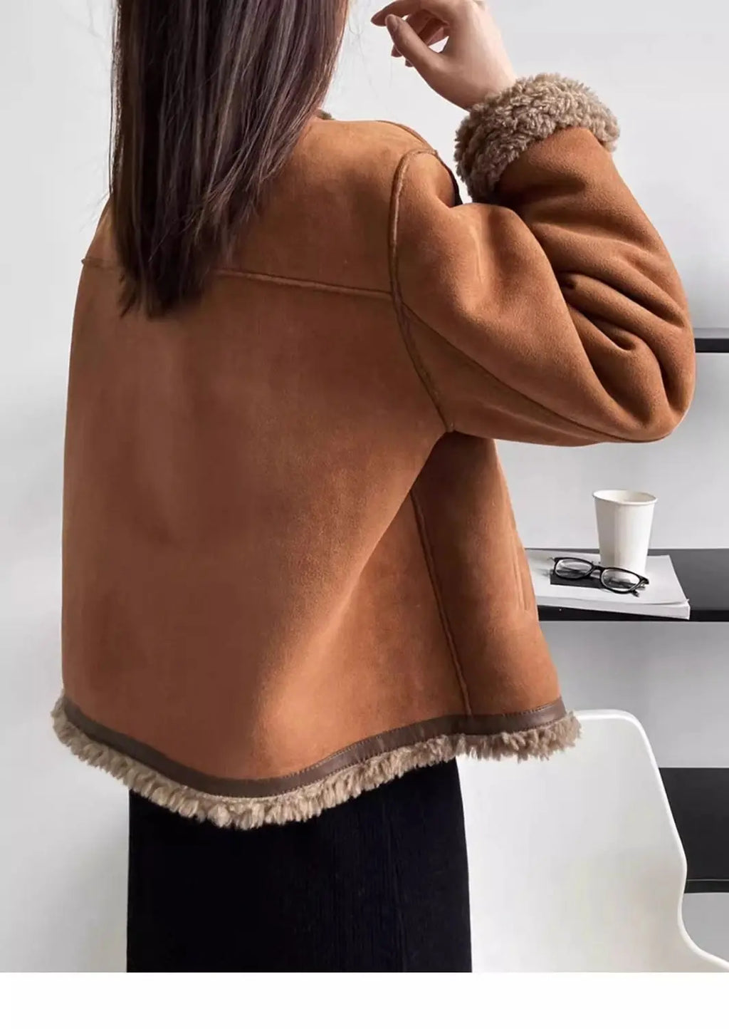 Chaqueta corta de piel sintética