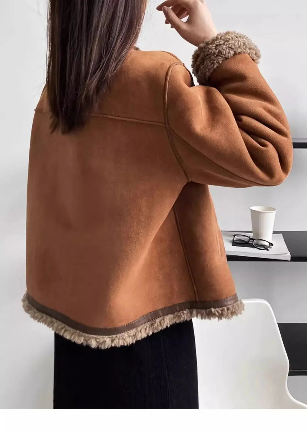 Chaqueta corta de piel sintética