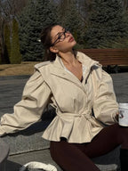 Chaqueta trench corta