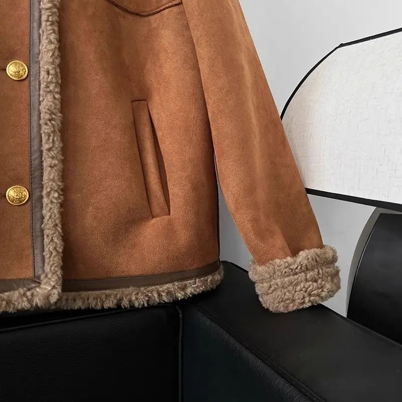 Chaqueta corta de piel sintética
