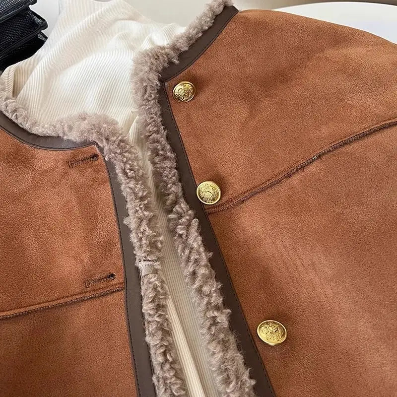 Chaqueta corta de piel sintética