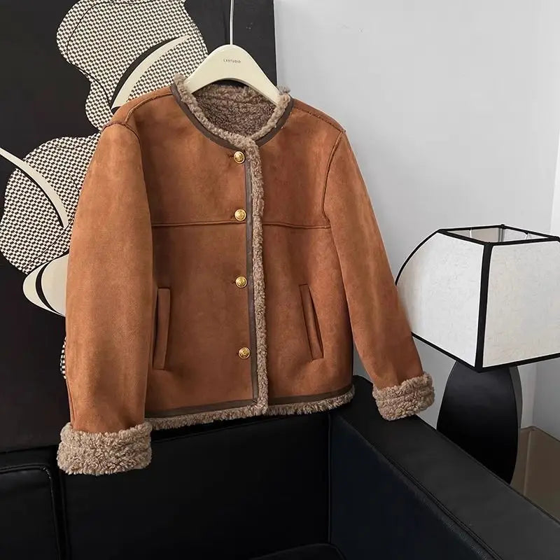 Chaqueta corta de piel sintética
