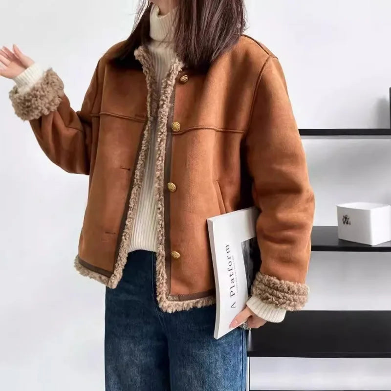 Chaqueta corta de piel sintética