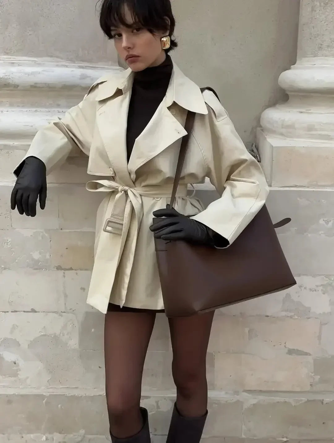 Trench corto con cinturón
