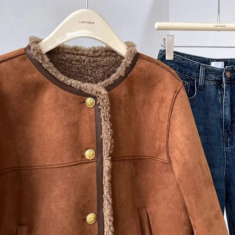 Chaqueta corta de piel sintética