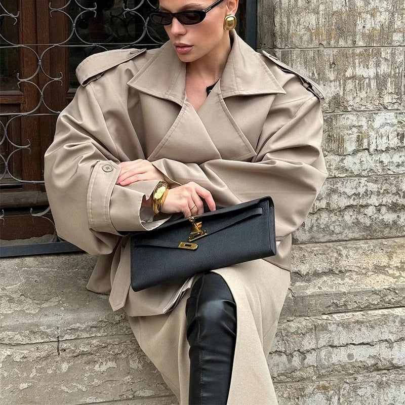 Cortometraje de mujer con cordones