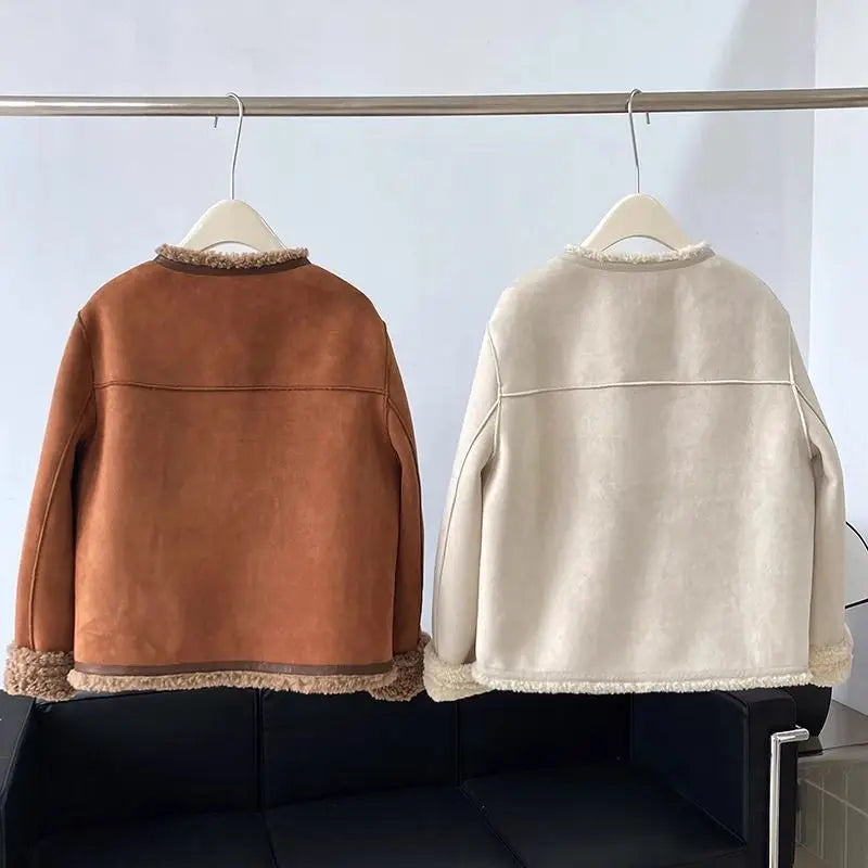 Chaqueta corta de piel sintética