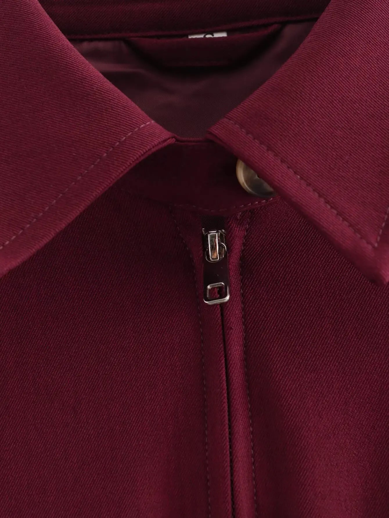 Chaqueta de lona con cremallera en color burdeos