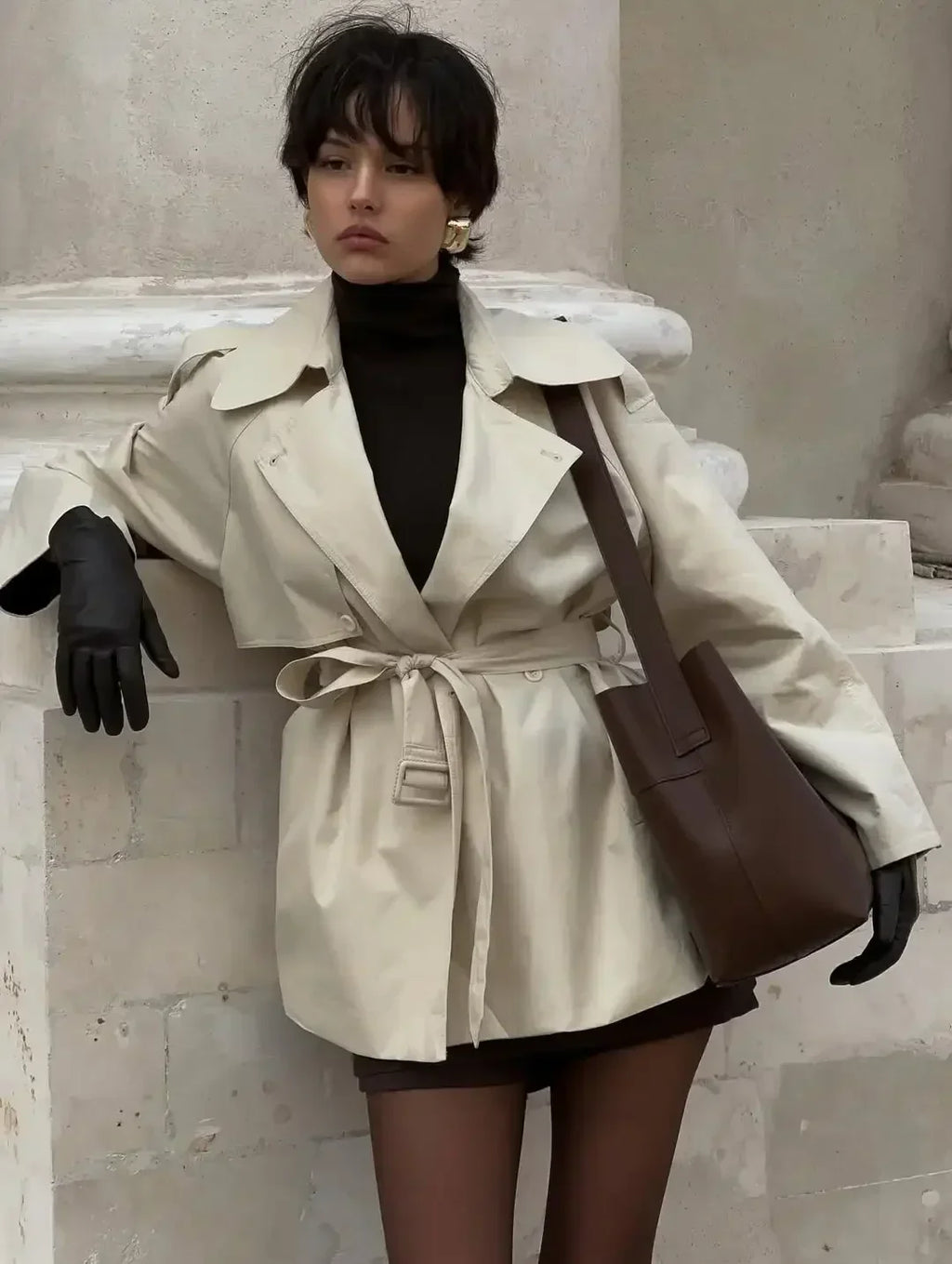 Trench corto con cinturón