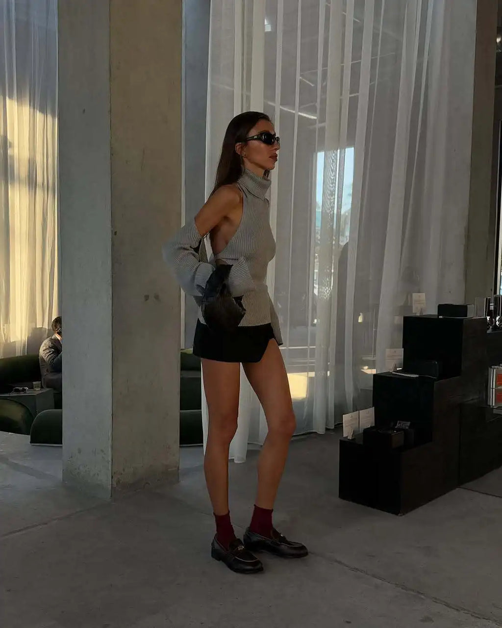 Chaleco de punto con cuello alto y espalda descubierta