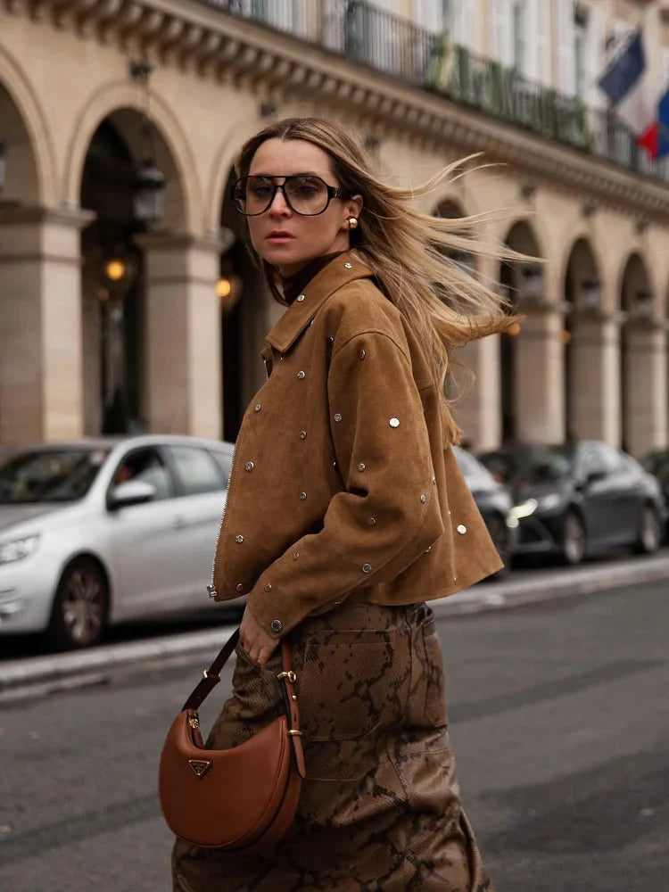 Chaqueta de ante con tachuelas