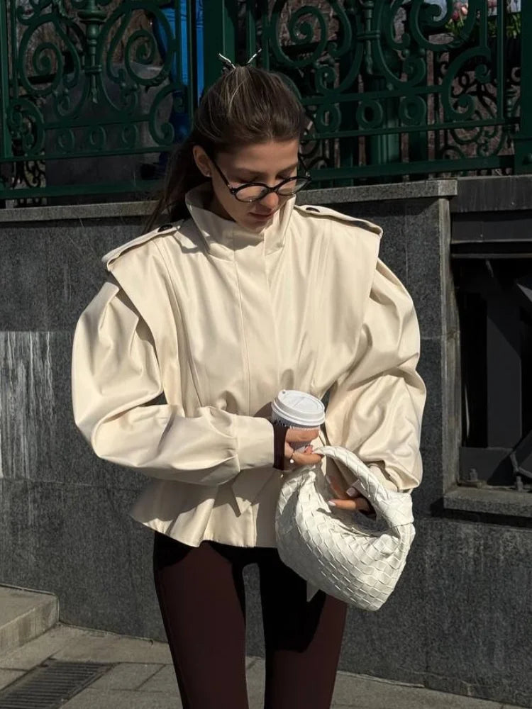 Chaqueta trench corta