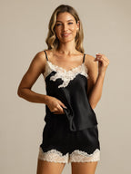Conjunto De Seda Pura Con Tirantes Finos Y Escote En V Con Detalles De Encaje