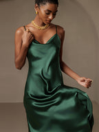 Vestido largo de seda pura con tirantes finos y abertura
